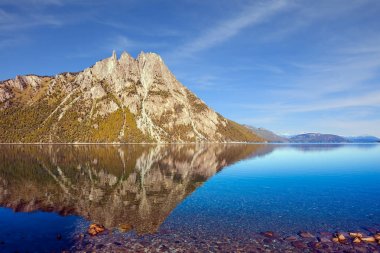 Dağ ve göl Bariloche içinde