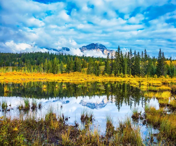 Podzim ve Skalistých horách v Kanadě — Stock fotografie