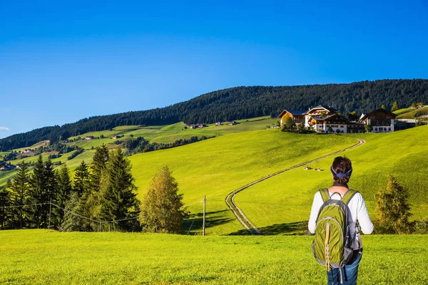 Elderly woman-tourist with backpack — Stock Photo, Image