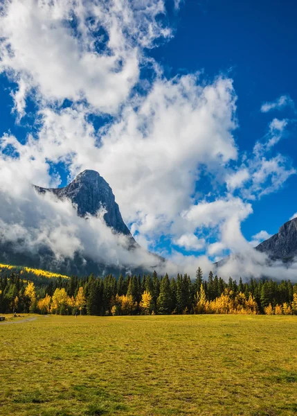 Three Sisters" mountains in Canadian Rockies — Stock Photo, Image