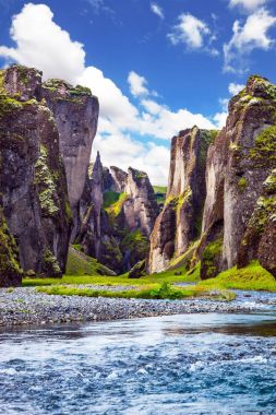 Masalları ve İzlanda efsanelerinde Kanyonu