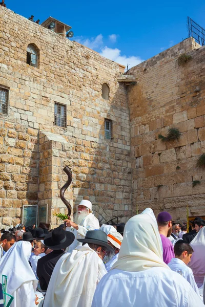 Muro occidental del templo lleno de gente —  Fotos de Stock