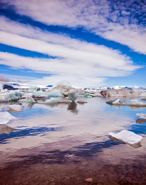 Ice floes and clouds of lagoon — Stock Photo, Image