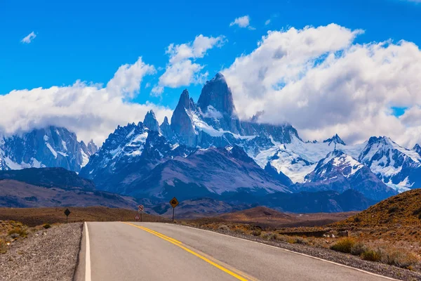 Highway korsning Patagonia — Stockfoto