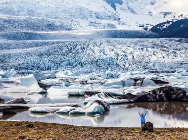 Glacier adlı kadın görünüyor