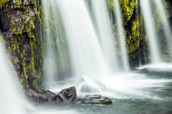 Wodospady górskie Kirkjoufellfoss — Zdjęcie stockowe