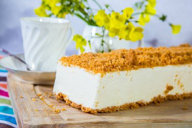 Turuncu beyaz peynirli kek