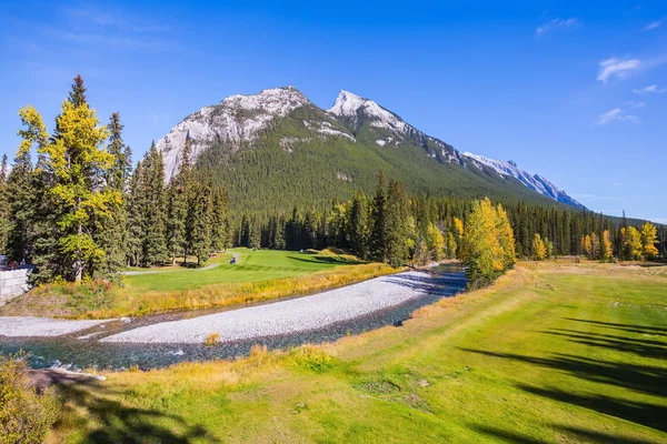 Banff Park güneşli sonbahar günü