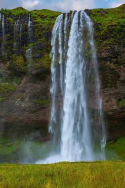 Güneşli bir günde İzlanda