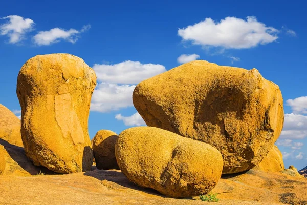 Huge granite stones and rocks — Stock Photo, Image