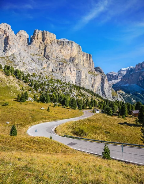 Působivé hřeben dolomitové skály — Stock fotografie