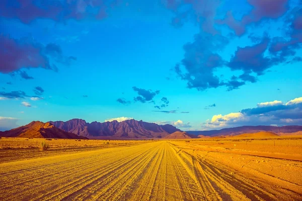 Camino de tierra en Namibia — Foto de Stock