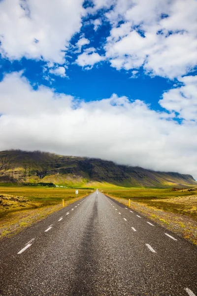Hlavní silnice Islandu v tundře — Stock fotografie