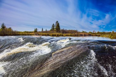 Bulutlar ve köpük Nehri üzerinde