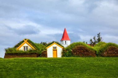 Kilisenin çan kulesi 