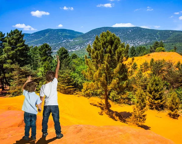 Turuncu ve kırmızı hills — Stok fotoğraf