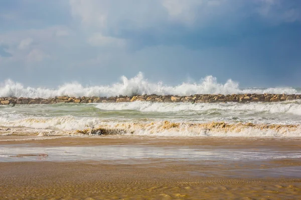 Tormenta de invierno en el mar Mediterráneo —  Fotos de Stock