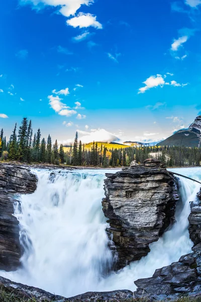 Água azul da cachoeira de Athabasca — Fotografia de Stock