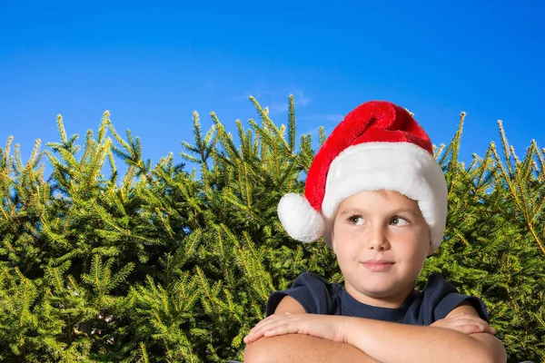 Santa şapkalı çocuk — Stok fotoğraf