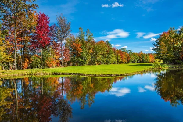 Une Belle Journée Ensoleillée Canada Français Feuillage Automne Rouge Orange — Photo