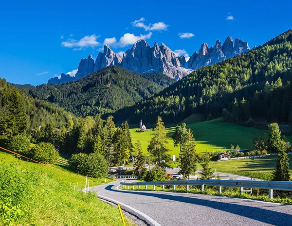 Teplý Podzim Dolomitech Koncept Ekologické Turistiky Skvělé Asfaltové Silnice Klesá — Stock fotografie