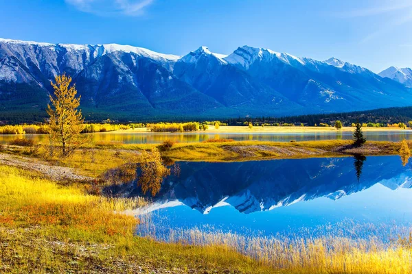 Giornata Autunnale Soleggiata Nelle Montagne Rocciose Del Canada Acqua Del — Foto Stock