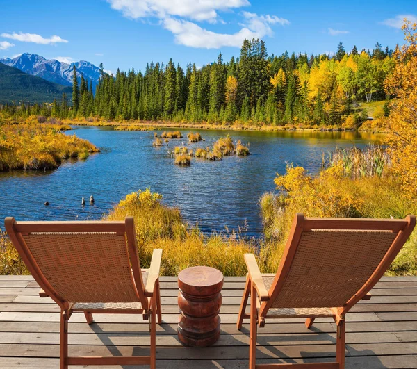 Two Convenient Wooden Chaise Lounges Bank Lake Concept Ecological Tourism — Stock Photo, Image