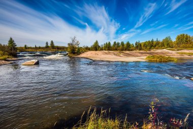 Sakin manzara ile eski Canada Barajı Park sakin çekici nehirde. Seyahat 