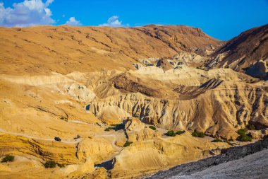 Dead Sea civarında antik dağlar kuru. Aşırı turizm kavramı
