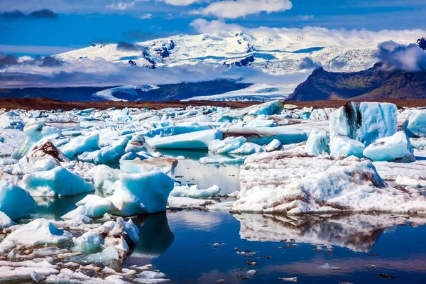 Ανατολή Ηλίου Στη Λιμνοθάλασσα Πάγου Όγκους Πάγου Αντικατοπτρίζονται Στην Επιφάνεια — Φωτογραφία Αρχείου