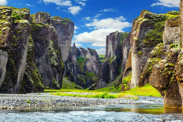 Green Tundra Striking Canyon Iceland Concept Active Northern Tourism Bizarre — Stock Photo, Image