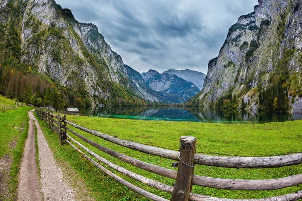 Los Alpes Bávaros Lago Azul Mágico Obersee Sendero Cercado Ella —  Fotos de Stock