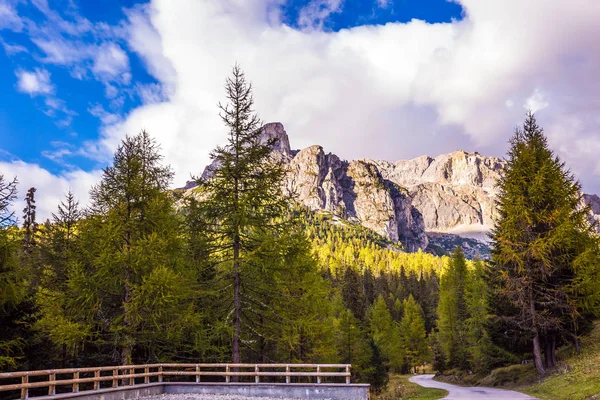 Silnici Dolomitech Koncept Aktivního Extrémní Turistiky Poslední Slunečný Podzimní Den — Stock fotografie