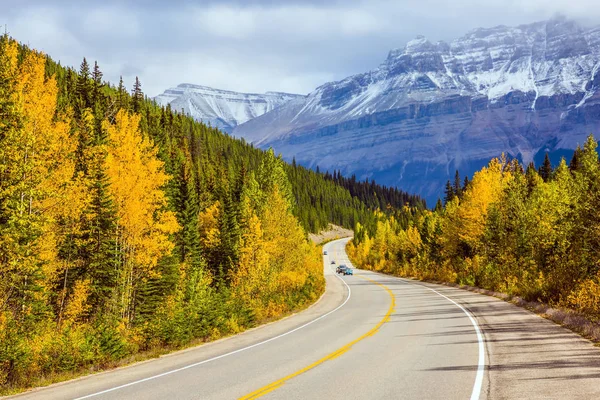 Wspaniały Charakter Gór Skalistych Kanady Wspaniały Autostrady Icefields Parkway Przechodzi — Zdjęcie stockowe