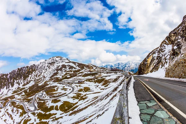 Magnífico camino de montaña — Foto de Stock