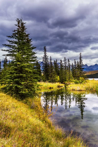 Lago a lo largo de la carretera Pocahontas — Foto de Stock