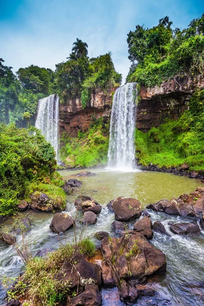 Duas cachoeiras rápidas e poderosas — Fotografia de Stock