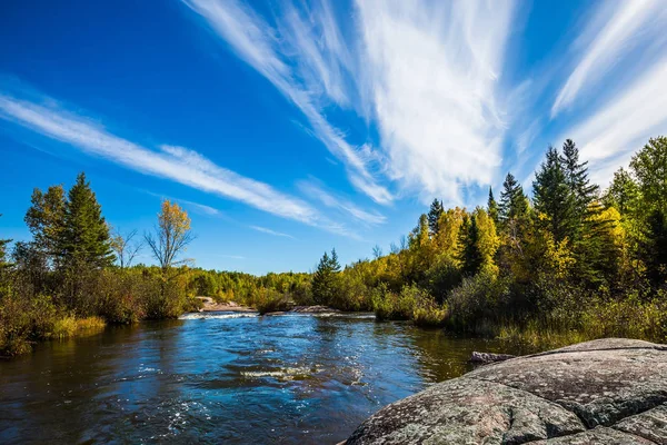 A paisagem no Old Pinawa Dam Park — Fotografia de Stock