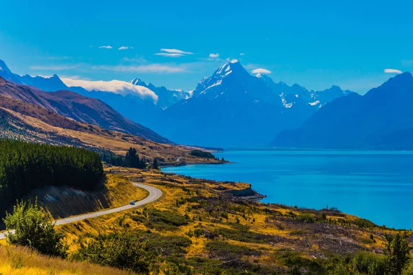 Lago Tekapo com água azul-turquesa — Fotografia de Stock