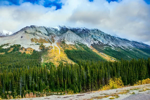 Die felsigen berge in kanada — Stockfoto