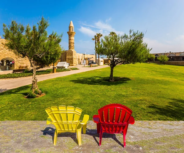 Two armchairs stand on the grass — ストック写真