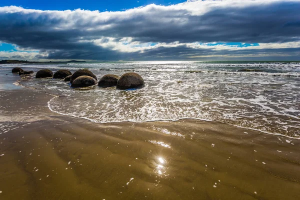 Felsbrocken Moeraki Große Kugelförmige Felsbrocken Strand Koekokhe Ozean Abendflut Reise — Stockfoto