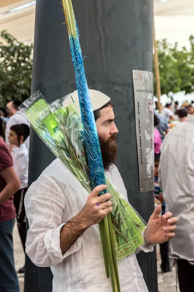 Jude i stickade kalott — Stockfoto