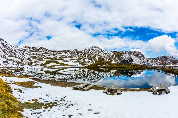 Oostenrijkse Alpen Grossglocknerstrasse Koude Bewolkte Dag Bergen Klein Meer Van — Stockfoto