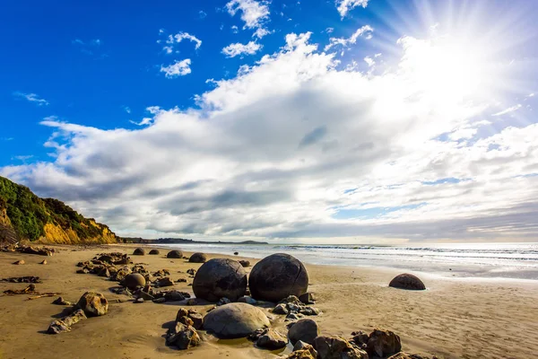 Dia Ensolarado Praia Série Pedras Redondas Misteriosas Moeraki Seus Restos — Fotografia de Stock