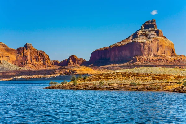Huge Picturesque Lake Blue Water Outcrops Red Sandstone Lake Powell — 스톡 사진