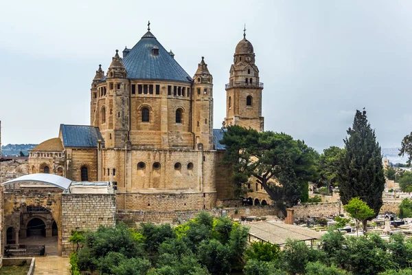 Jerusalem Kristet Tempel Och Muslimsk Moské Gamla Kyrkogården Nära Stadsmuren — Stockfoto