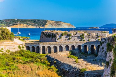 Yüzmeye elverişli sığ deniz kıyıları