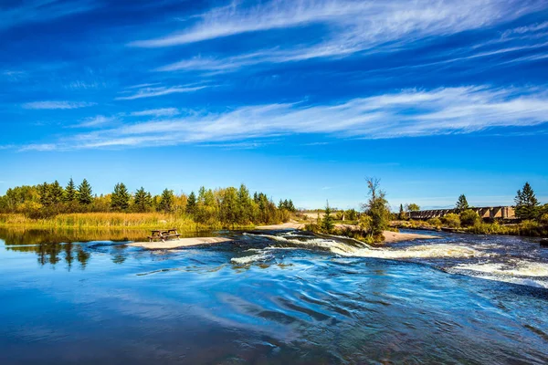 Geniş ve fırtınalı Winnipeg Nehri — Stok fotoğraf