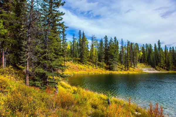 Lac peu profond calme — Photo